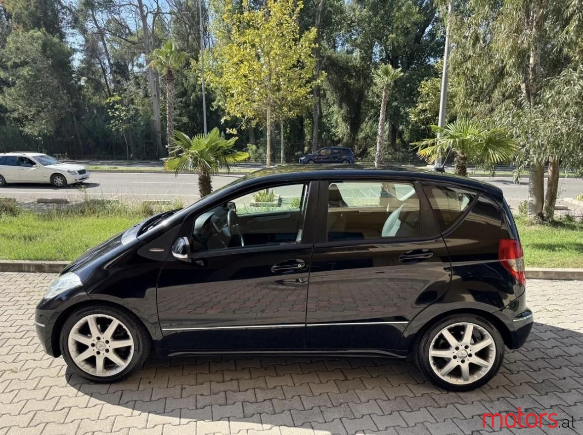 2009' Mercedes-Benz A 180 photo #2