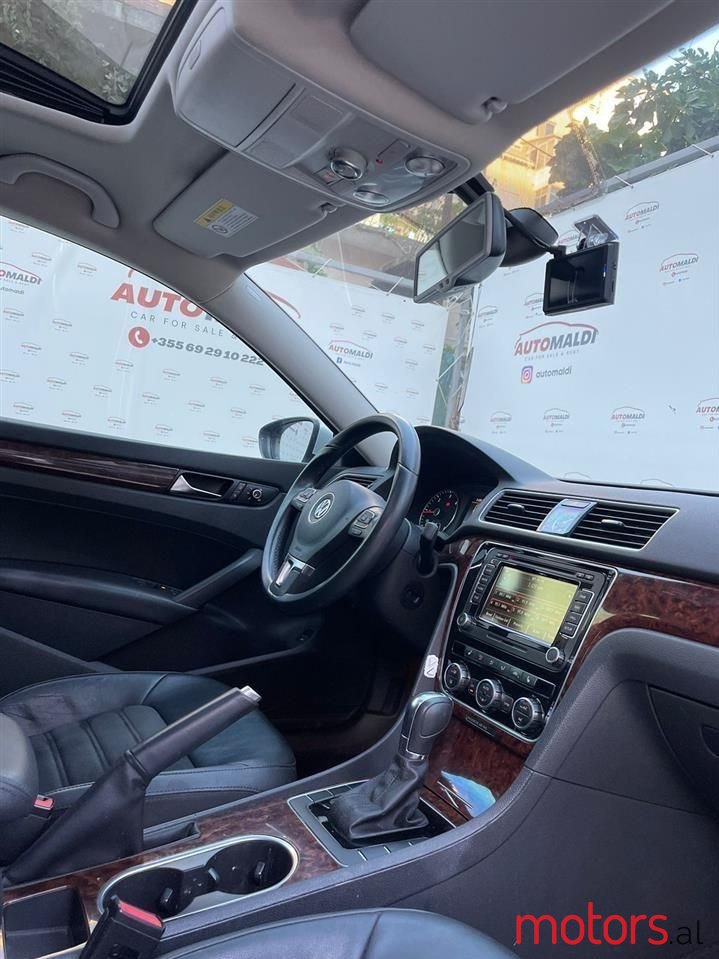 2013' Volkswagen Passat photo #6