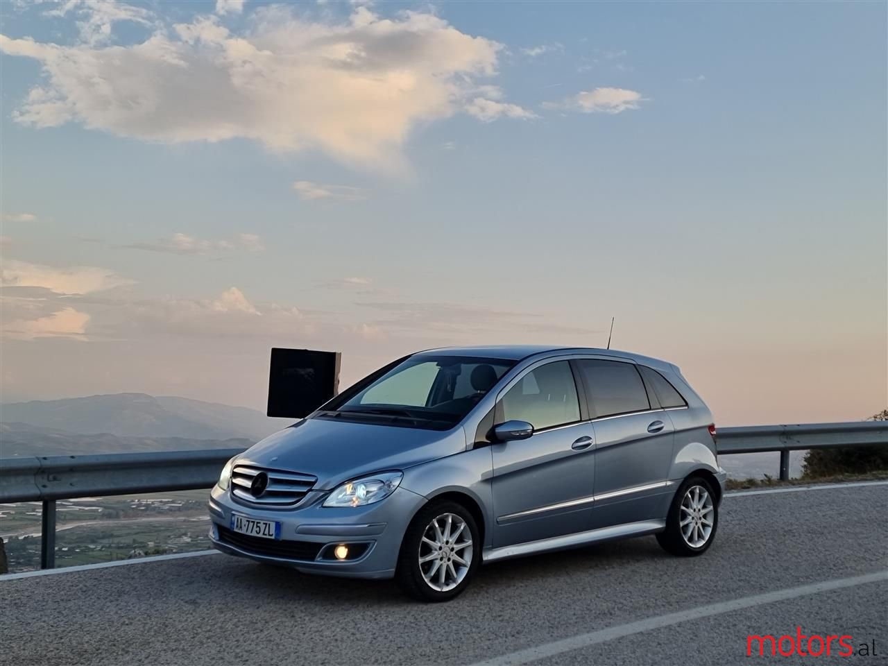 2006' Mercedes-Benz B 180 photo #1