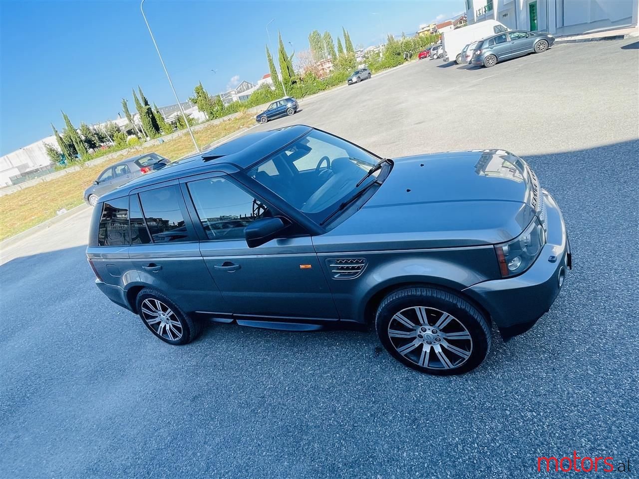 2008' Land Rover Range Rover photo #1