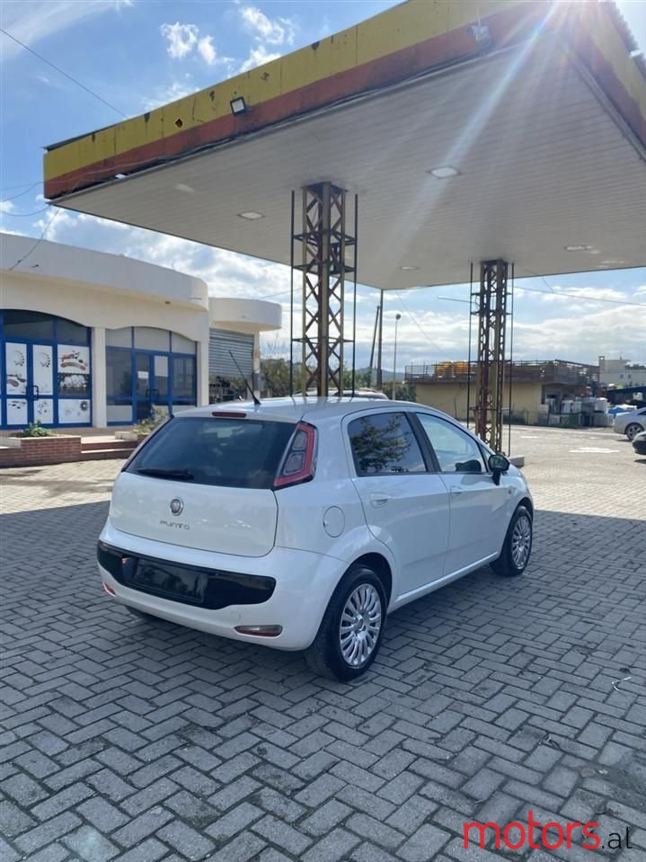 2011' Fiat Punto Evo photo #6