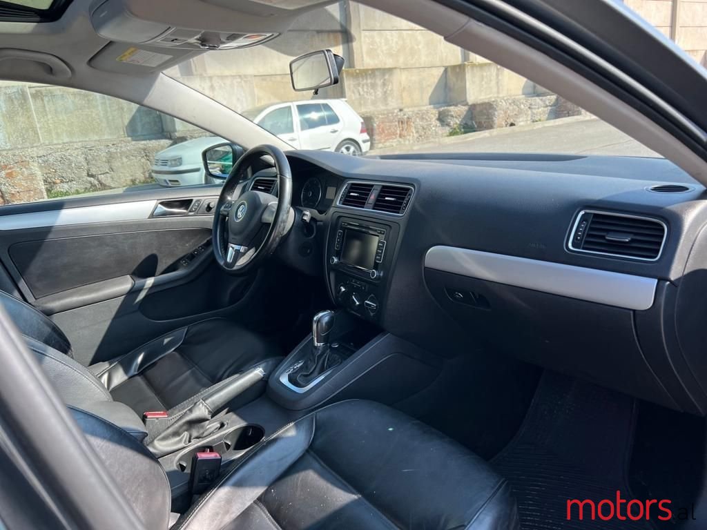 2012' Volkswagen Jetta photo #5