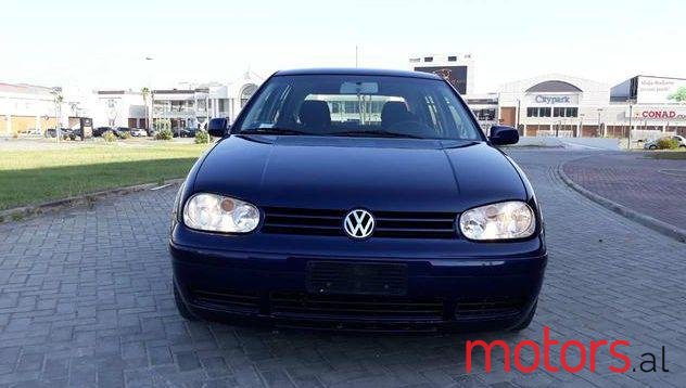 2003' Volkswagen Golf photo #2