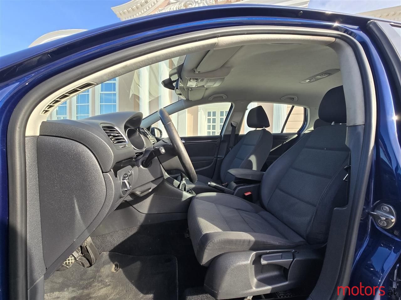 2010' Volkswagen Golf photo #2