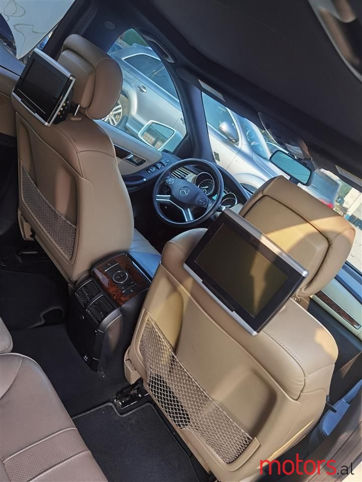 2012' Mercedes-Benz 320 photo #6