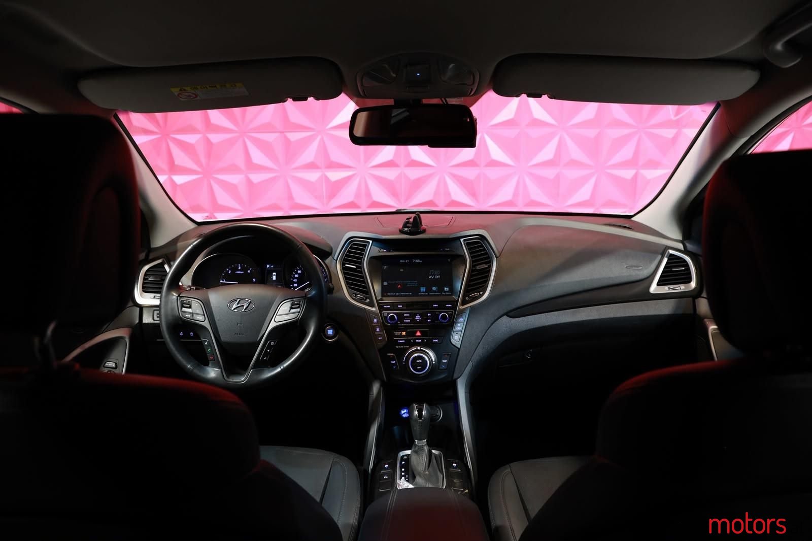 2017' Hyundai Santa Fe photo #5