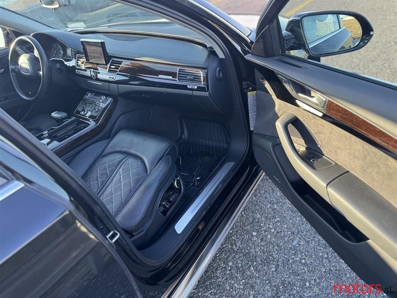 2014' Audi A8 photo #4