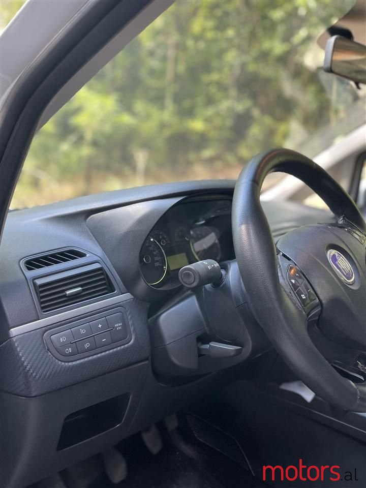 2009' Fiat Grande Punto photo #3