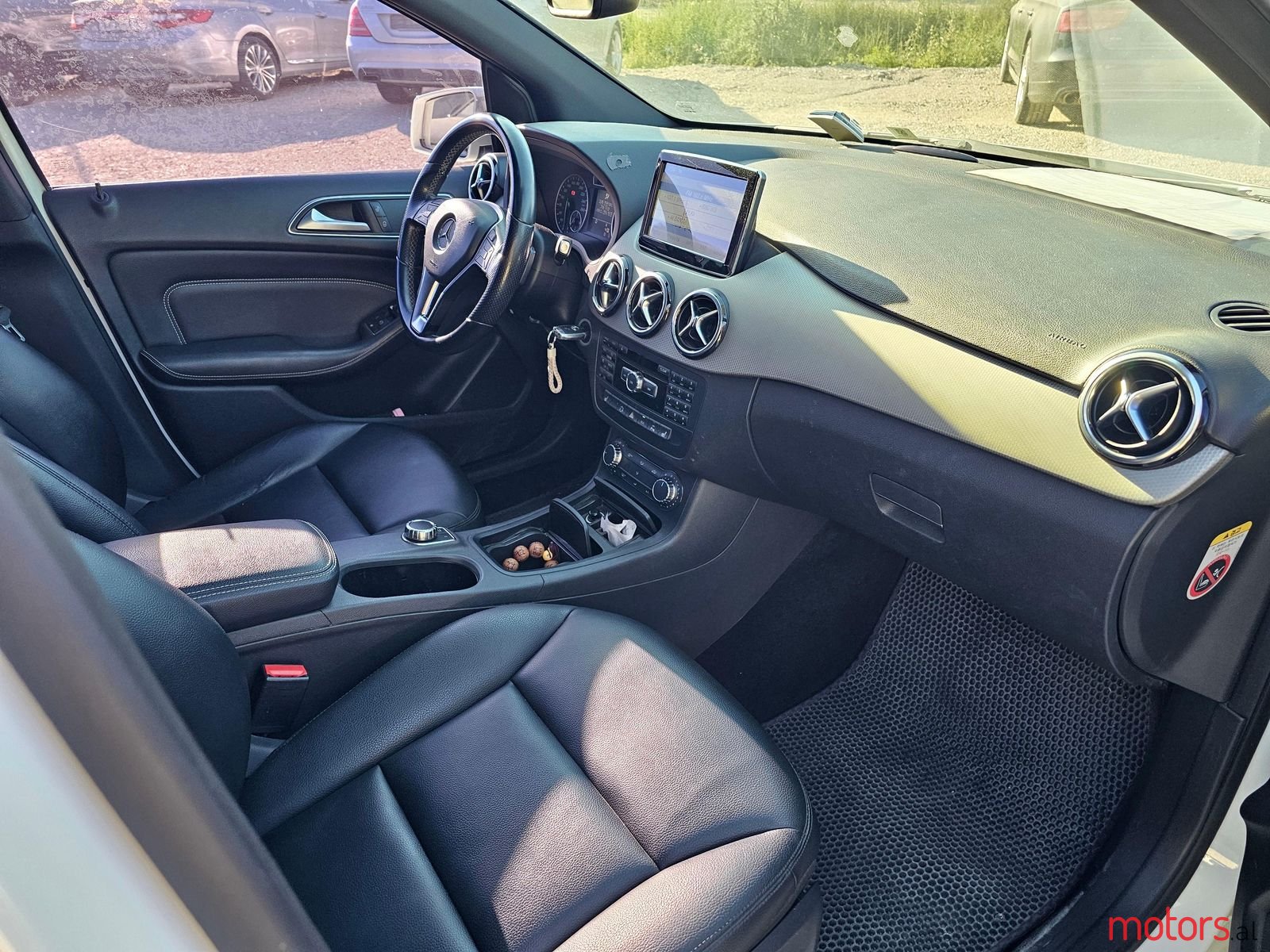 2012' Mercedes-Benz B 200 photo #3