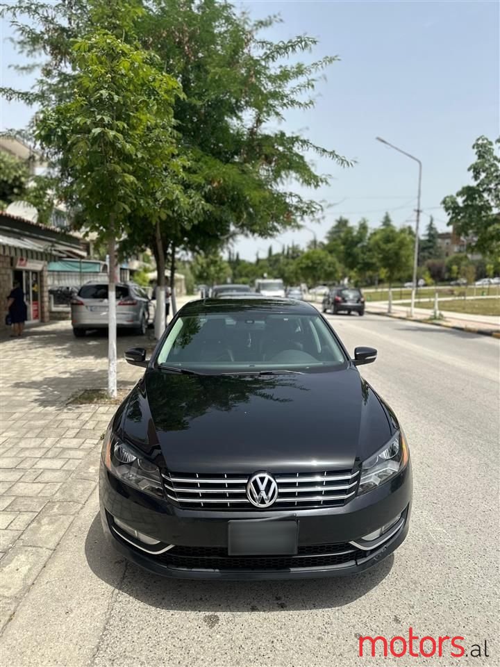2013' Volkswagen Passat photo #2