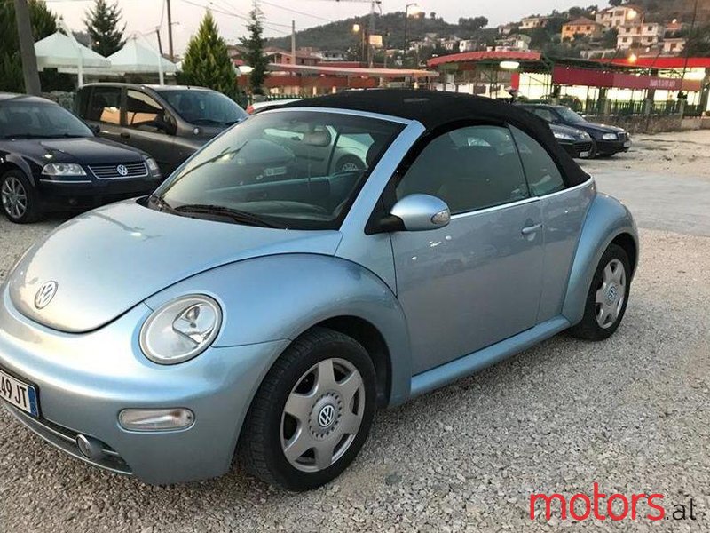 2004' Volkswagen New Beetle photo #2