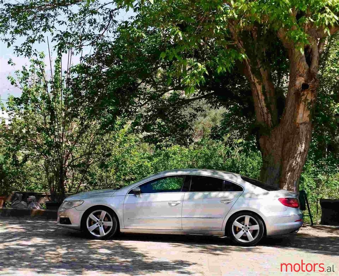 2009' Volkswagen Passat photo #1