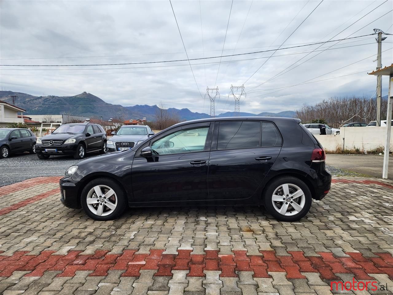 2011' Volkswagen Golf photo #6