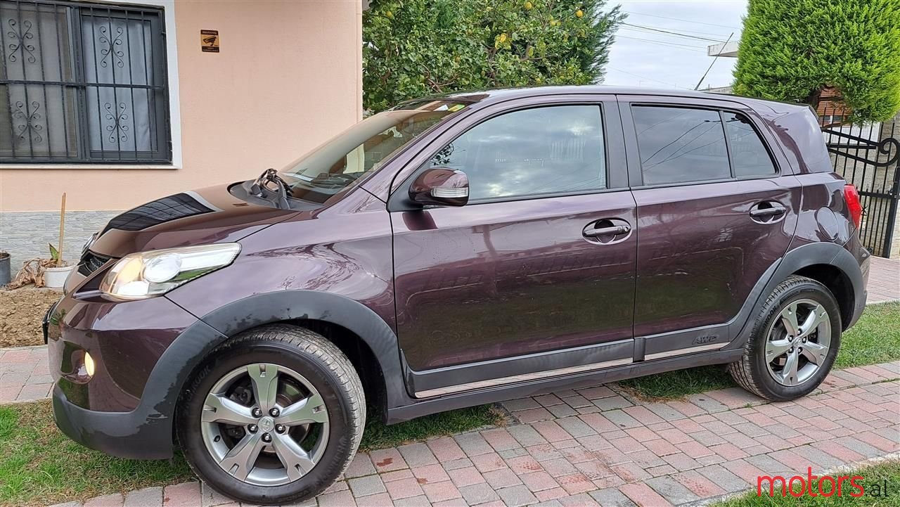 2011' Toyota Urban Cruiser photo #3