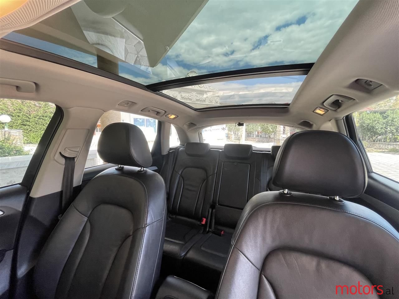 2011' Audi Q5 photo #5