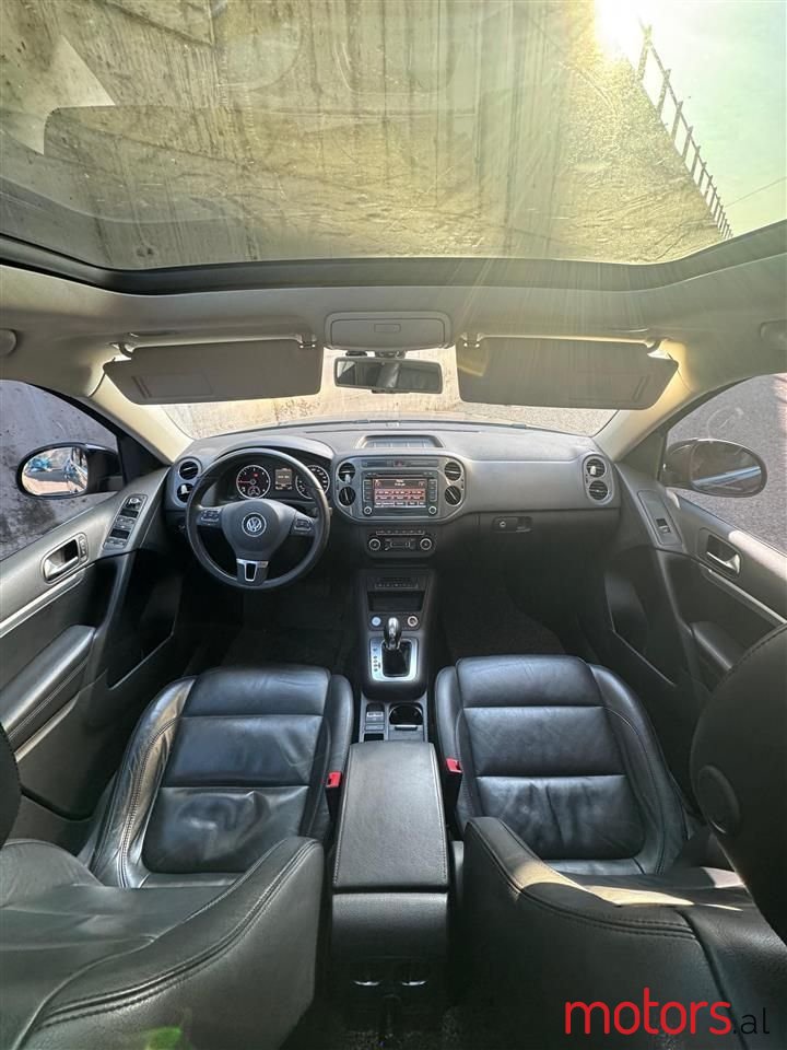 2012' Volkswagen Tiguan photo #5