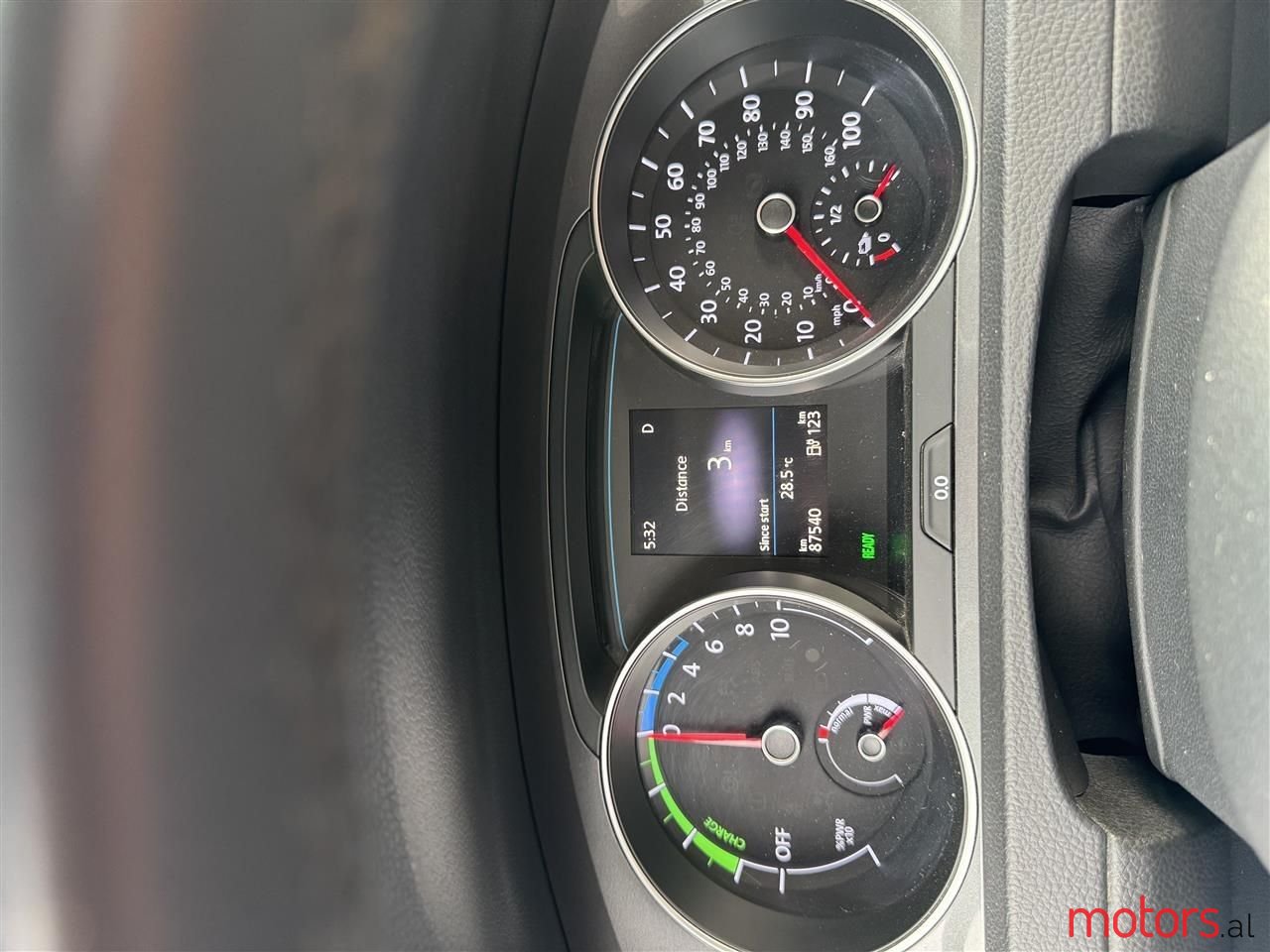 2017' Volkswagen e-Golf photo #2