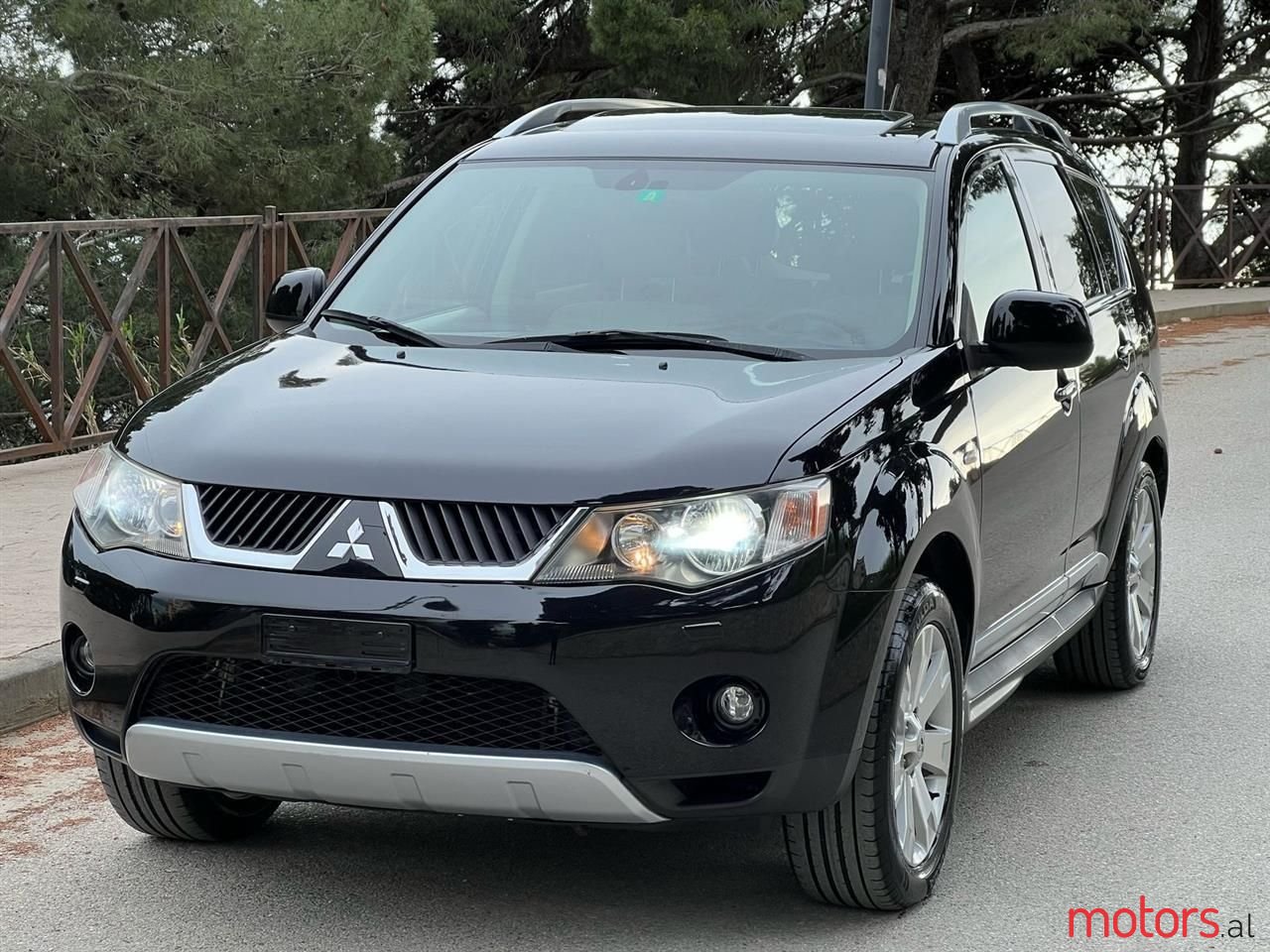 2009' Mitsubishi Outlander photo #1