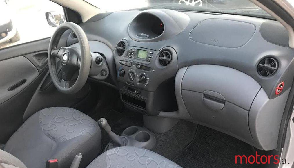 2001' Toyota Yaris photo #1