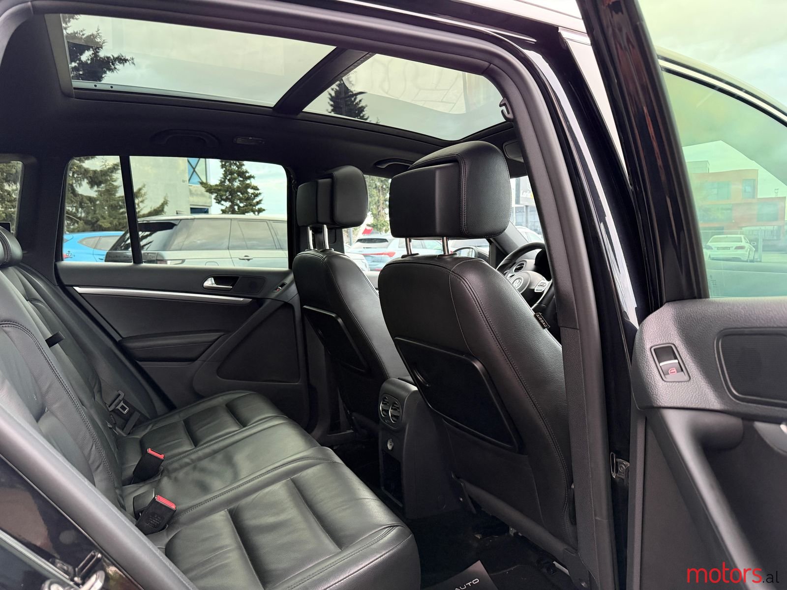 2012' Volkswagen Tiguan photo #4