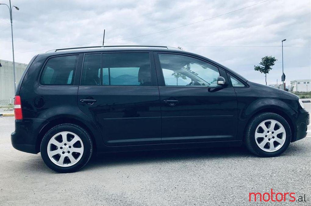 2006' Volkswagen Touran photo #2