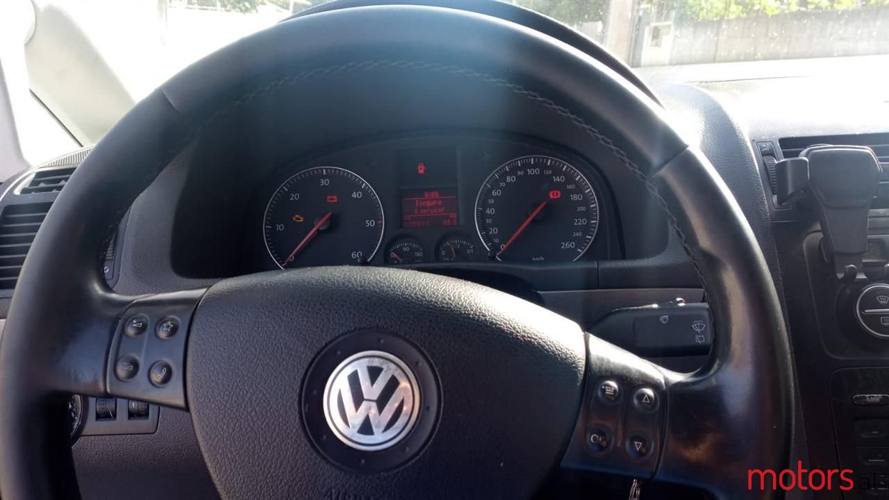 2005' Volkswagen Touran photo #3