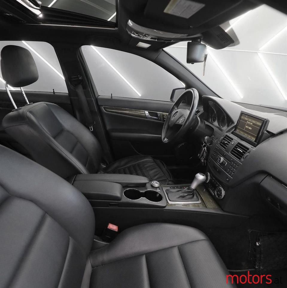 2011' Mercedes-Benz C 300 photo #5