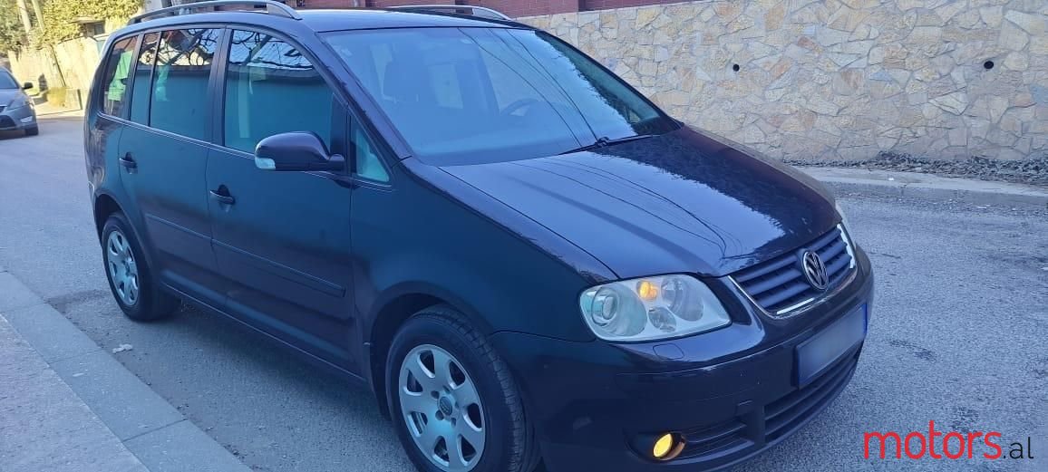 2005' Volkswagen Touran photo #4