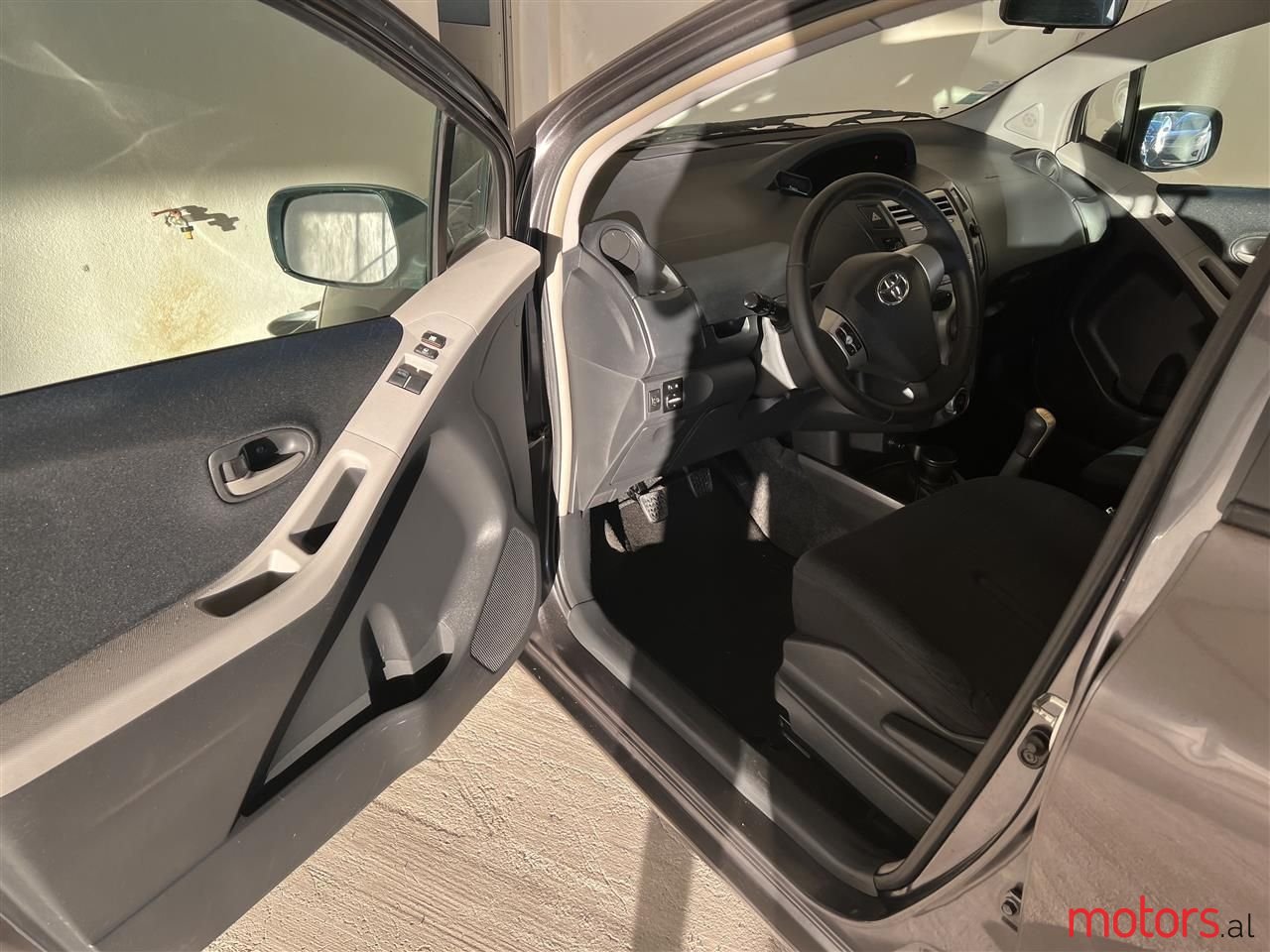 2008' Toyota Yaris photo #4