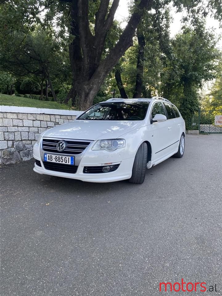 2010' Volkswagen Passat photo #1