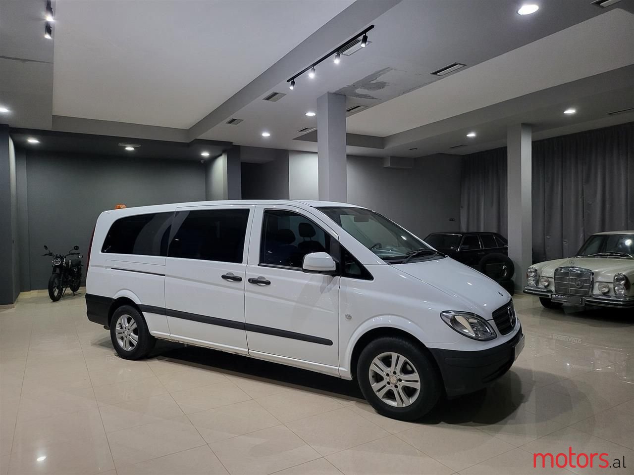 2011' Mercedes-Benz V 220 photo #5