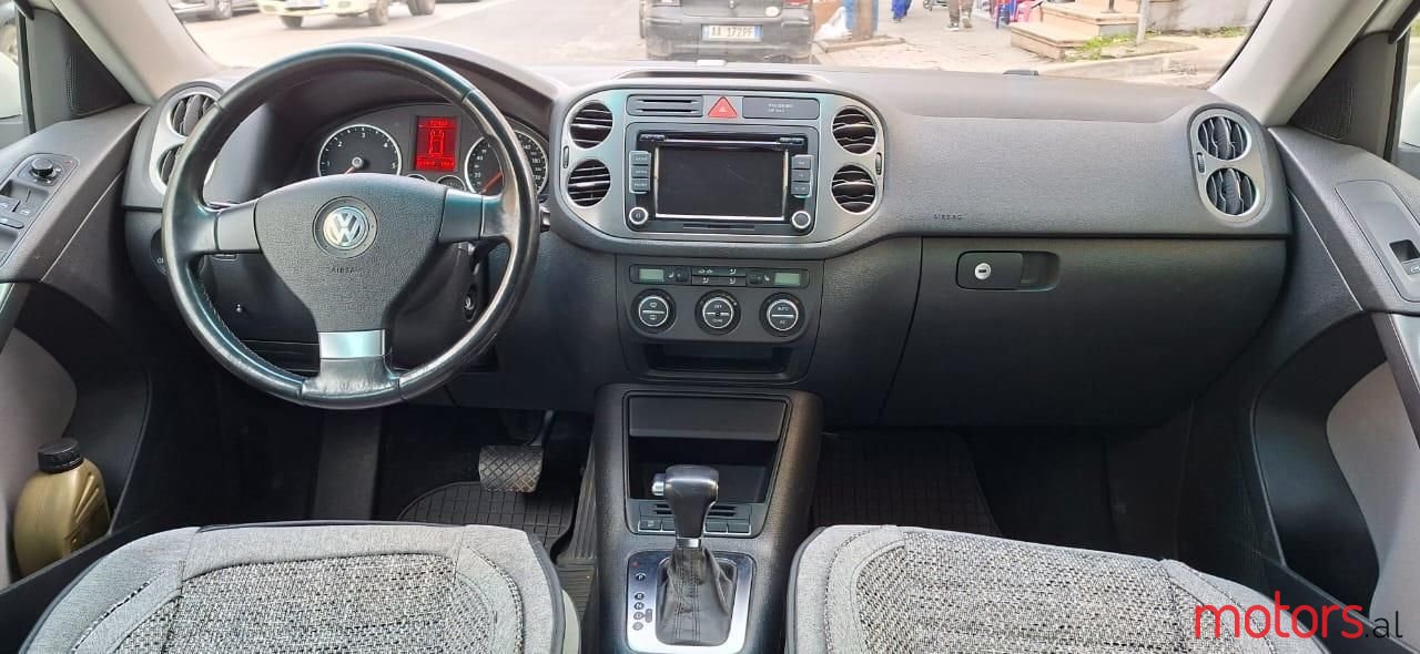 2009' Volkswagen Tiguan photo #3