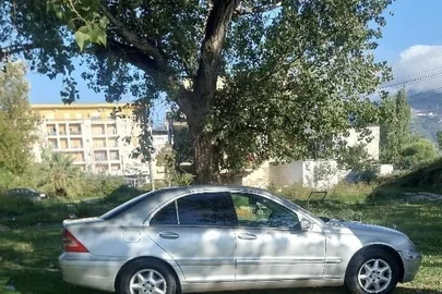 2003' Mercedes-Benz C 180