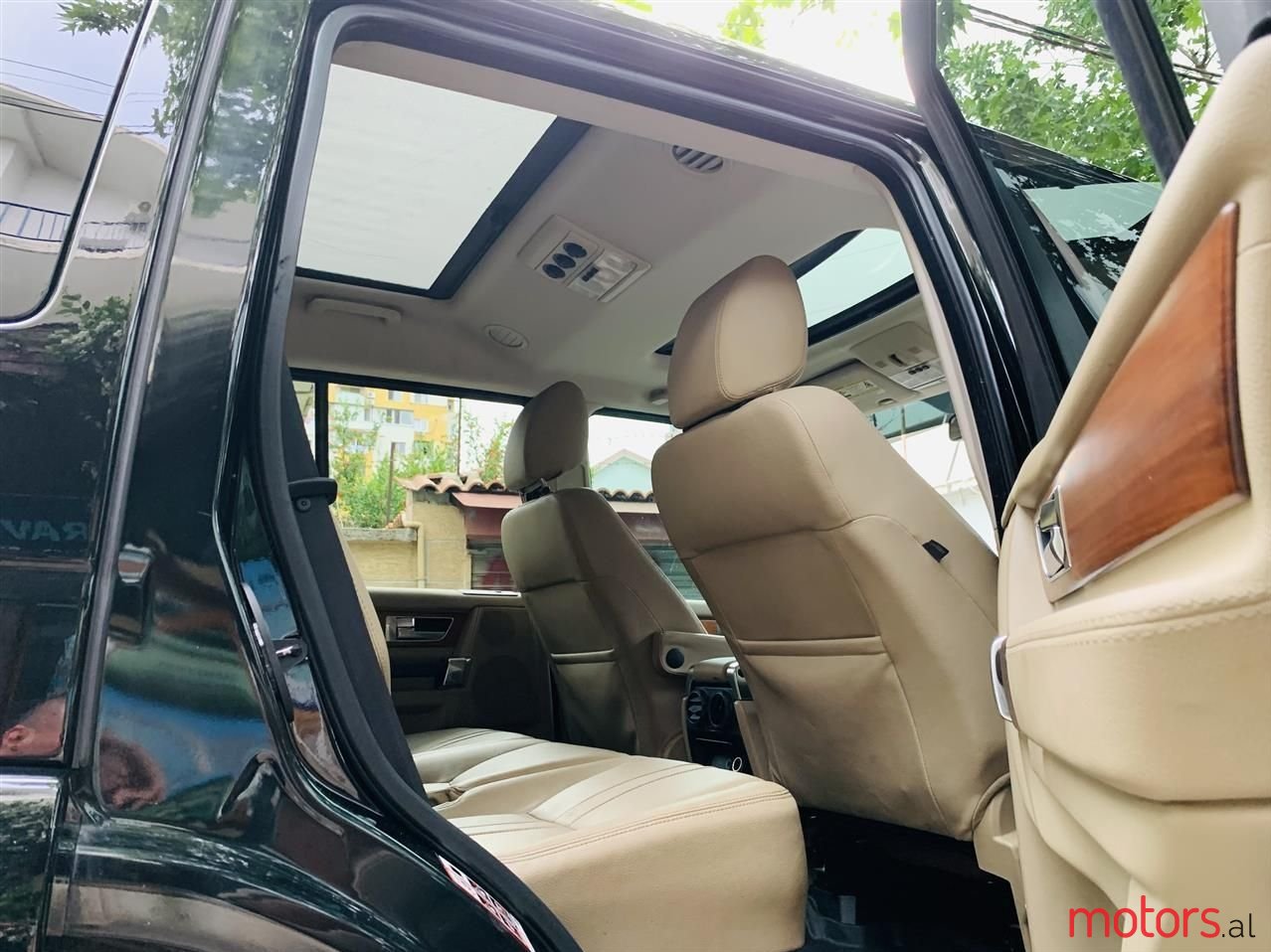 2011' Land Rover Discovery photo #3