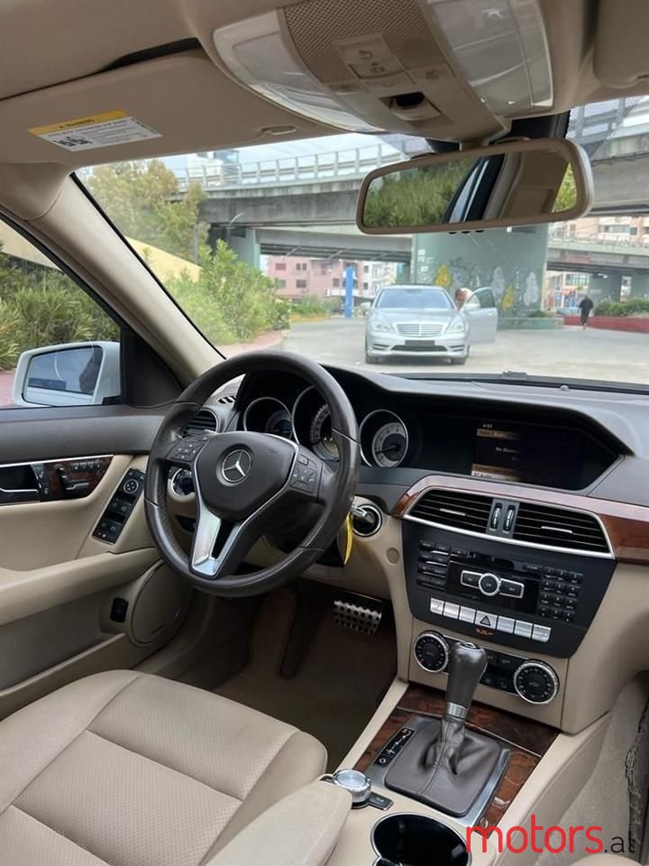 2012' Mercedes-Benz C 300 photo #3