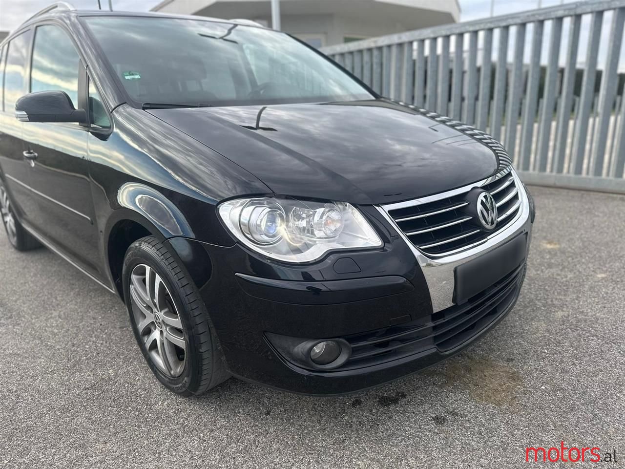 2007' Volkswagen Touran photo #4