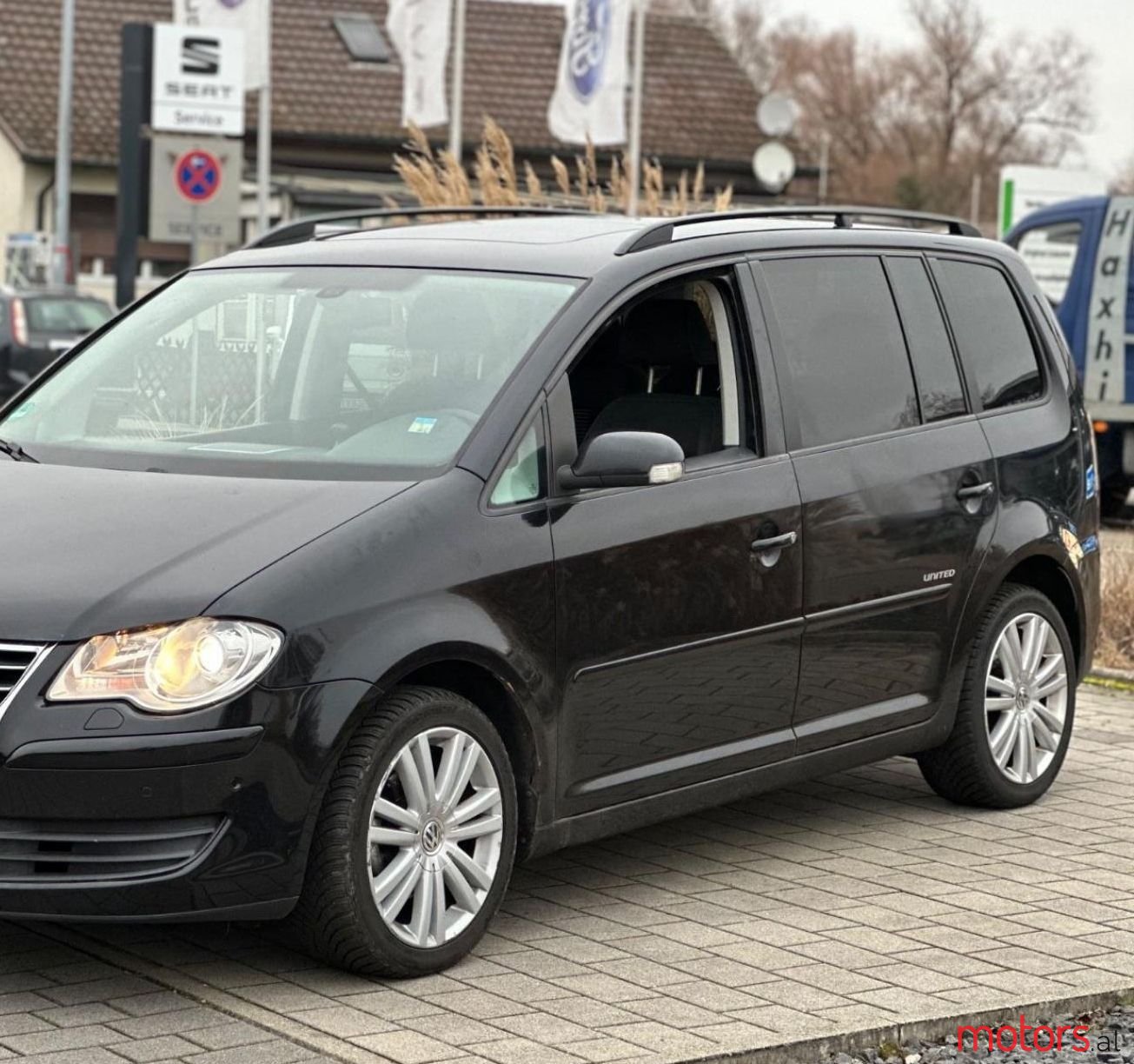 2008' Volkswagen Touran photo #5