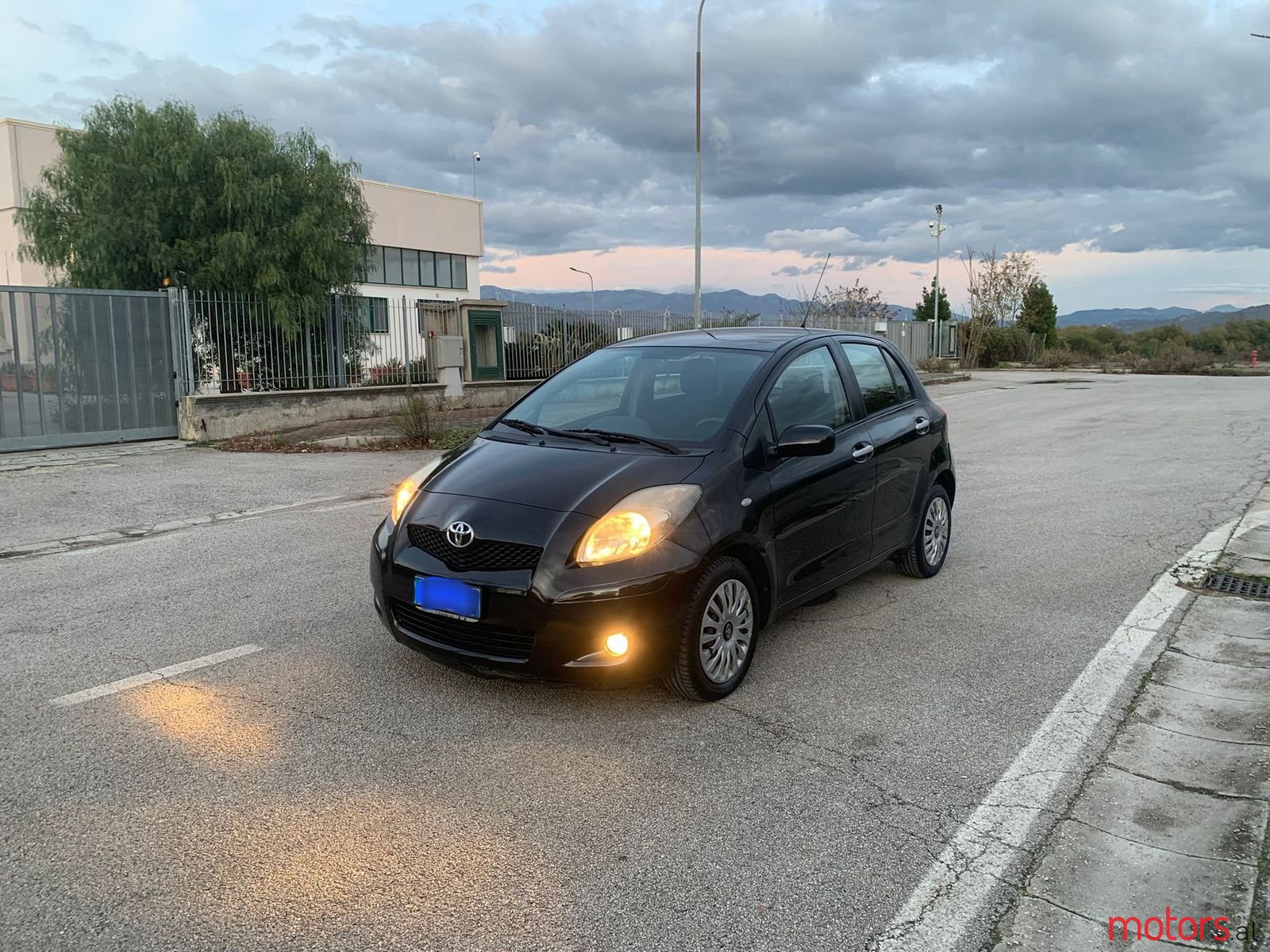 2011' Toyota Yaris photo #1