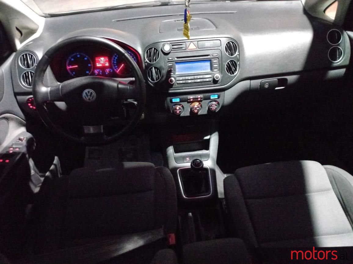 2008' Volkswagen Golf photo #3