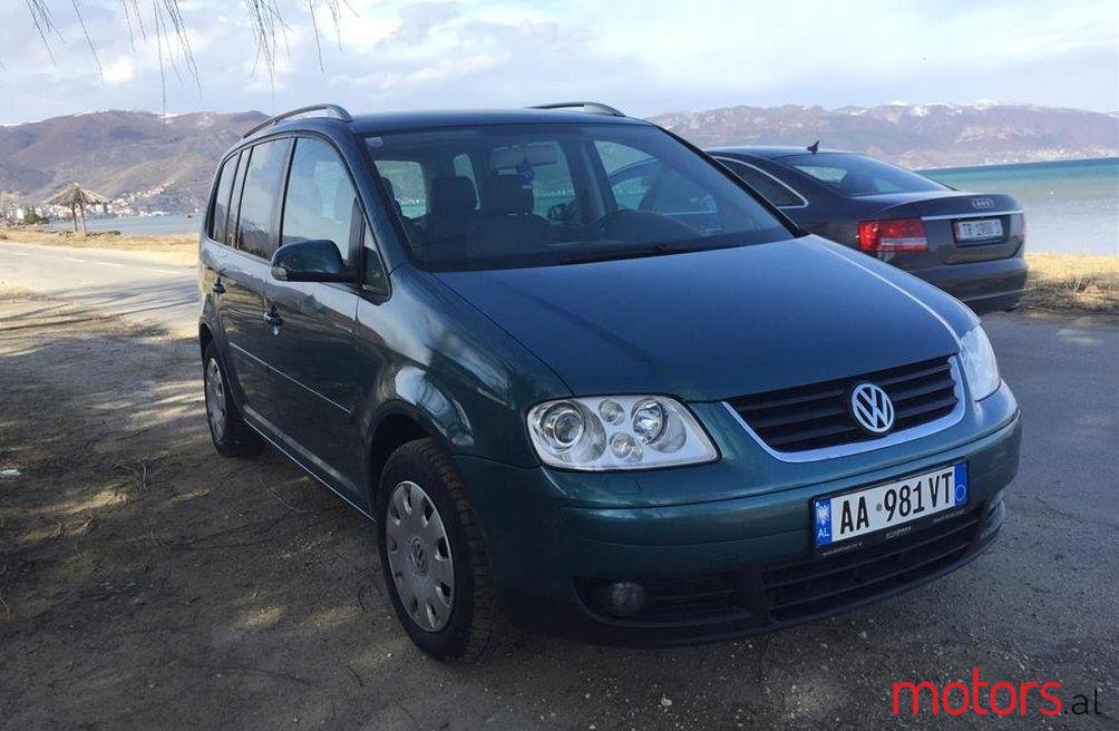 2004' Volkswagen Touran photo #1