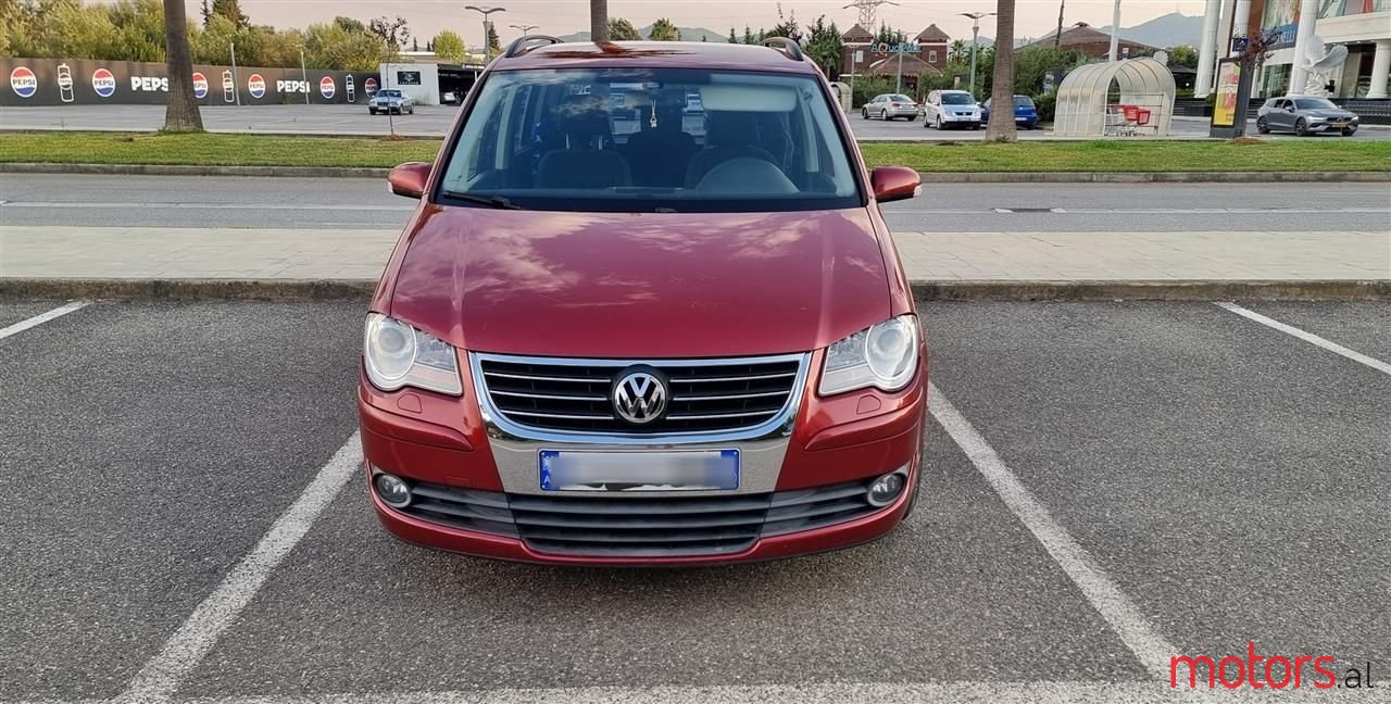 2009' Volkswagen Touran photo #3