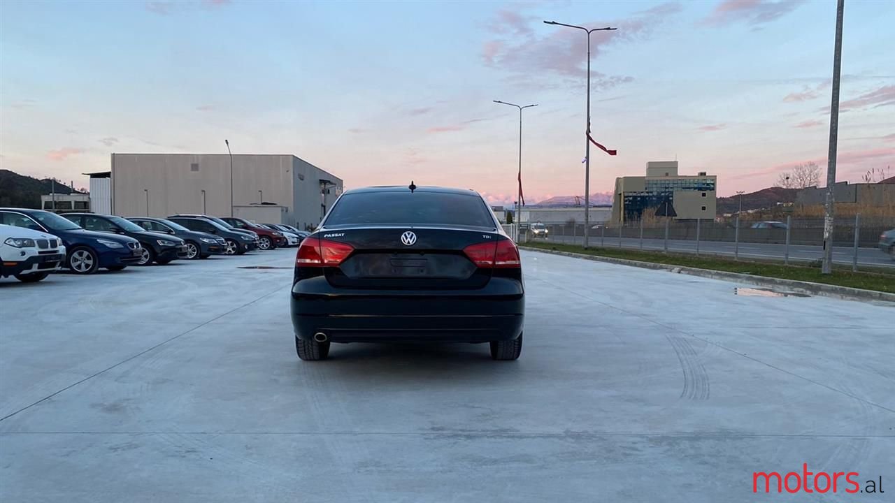 2013' Volkswagen Passat photo #4