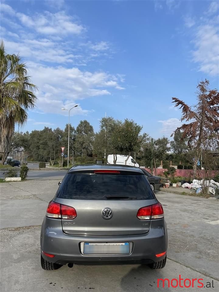 2010' Volkswagen Golf photo #2