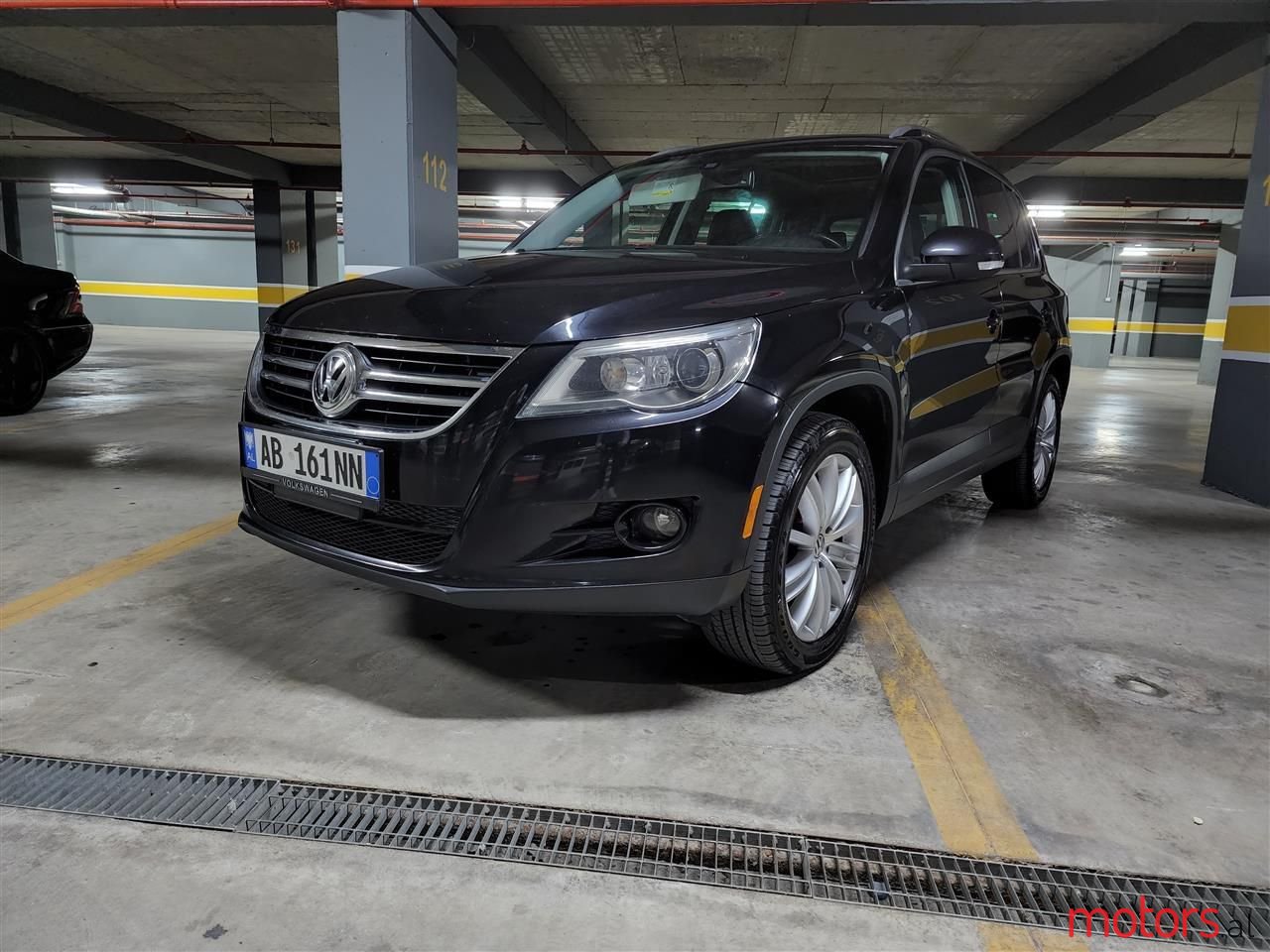 2011' Volkswagen Tiguan photo #3