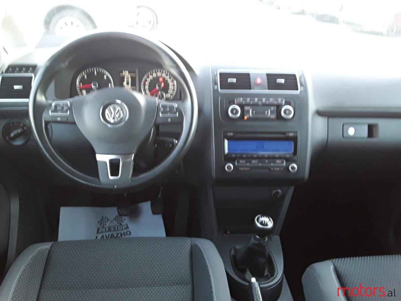 2011' Volkswagen Touran photo #3