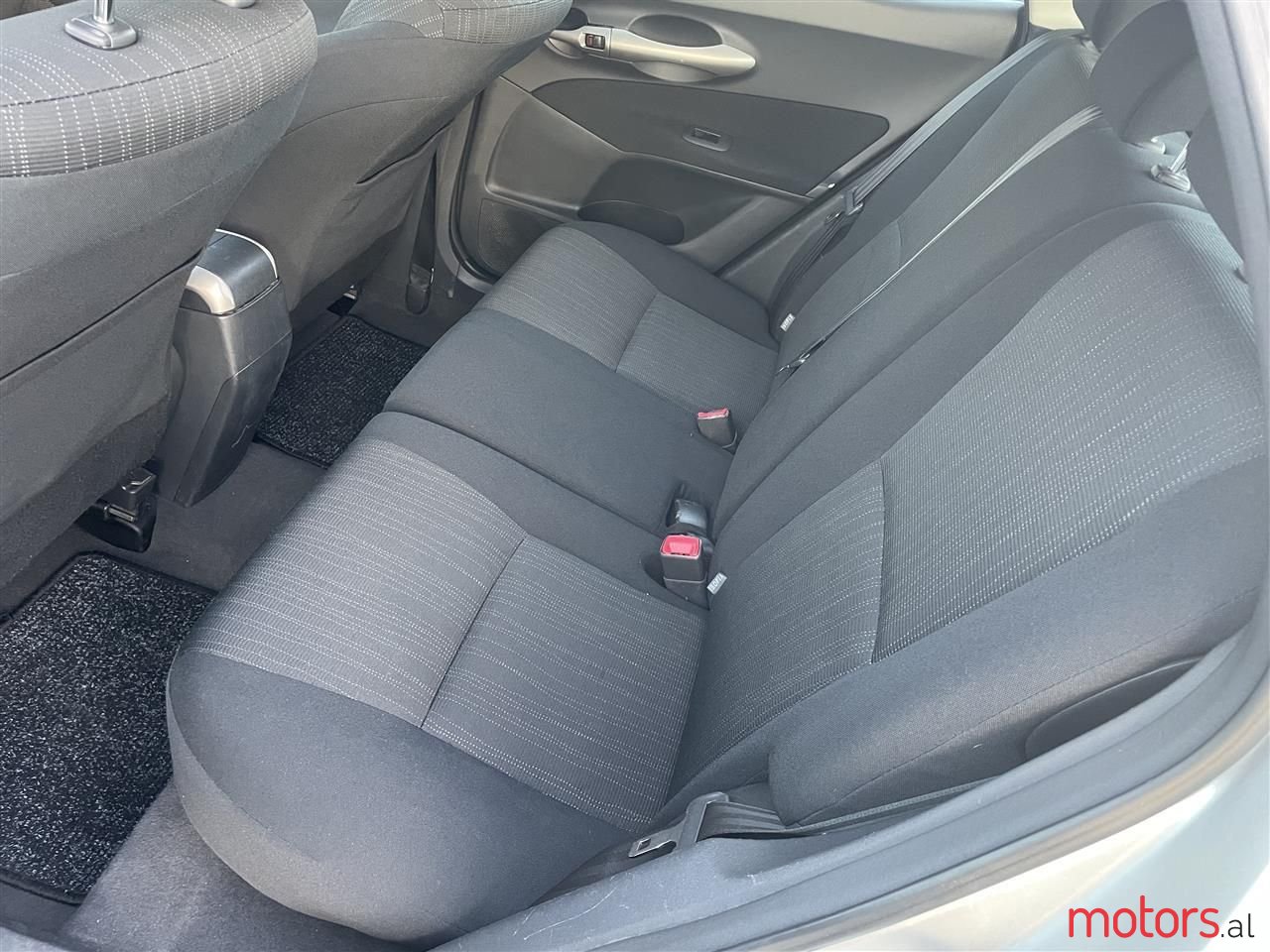 2007' Toyota Auris photo #5