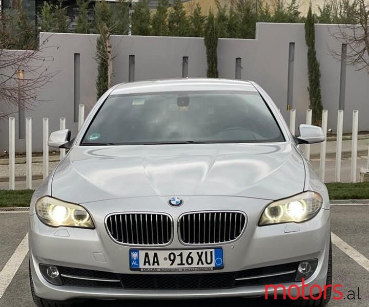 2011' BMW 530 photo #3