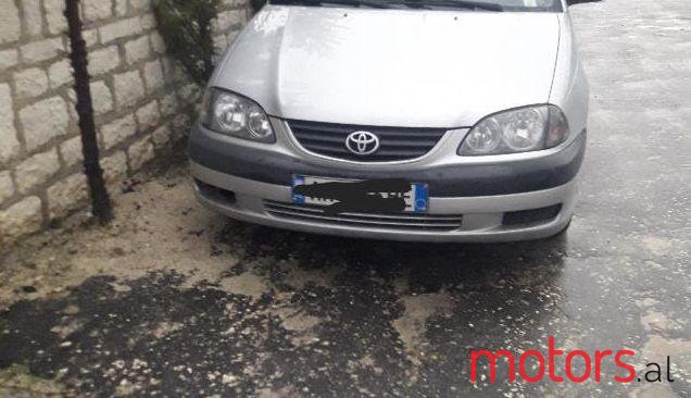 2001' Toyota Avensis photo #1