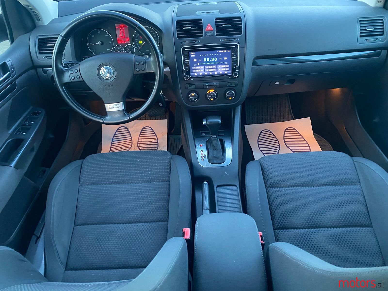 2008' Volkswagen Golf photo #5