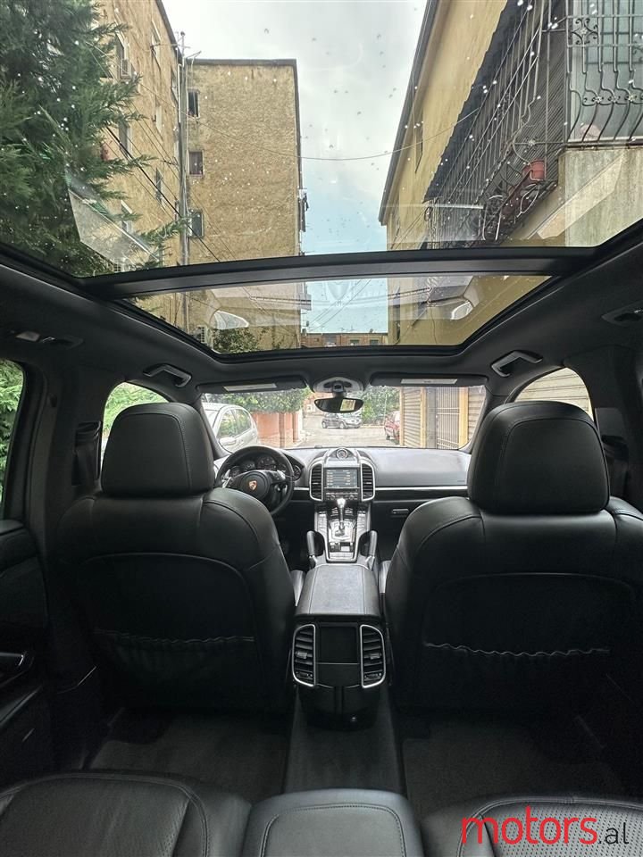 2012' Porsche Cayenne photo #3